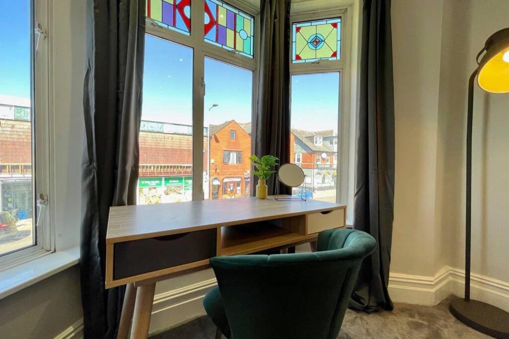 Large House Near Victoria Park For Groups, 10 Mins Bus To City Centre Cardiff Exterior photo